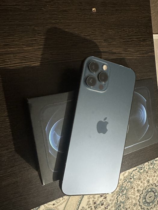 продам Айфон 12 про