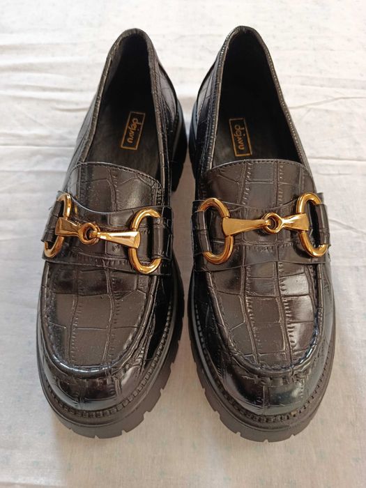 Продам женскую обувь.