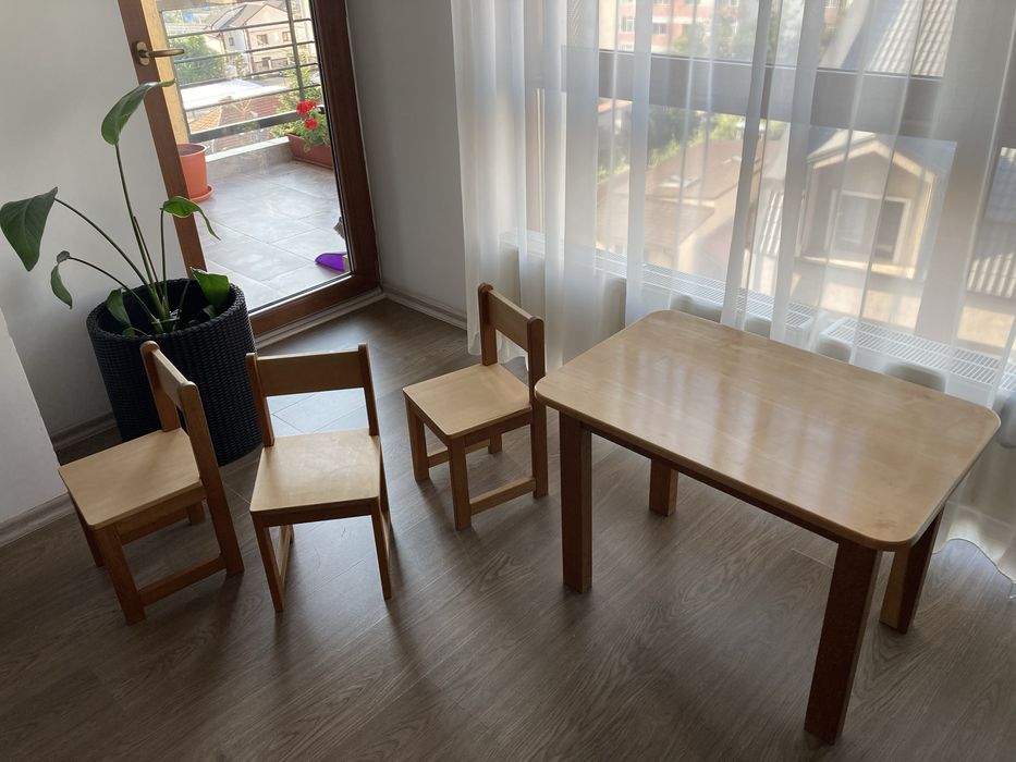 Masa de lemn + 3 scaune