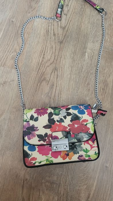 Разпродажба  Дамски чанти