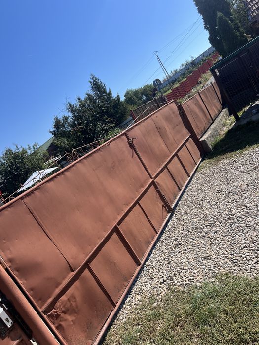 Panouri gard Doua porti mari O poarta pietonala