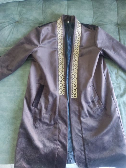 Қазақ оюы бар Шапан