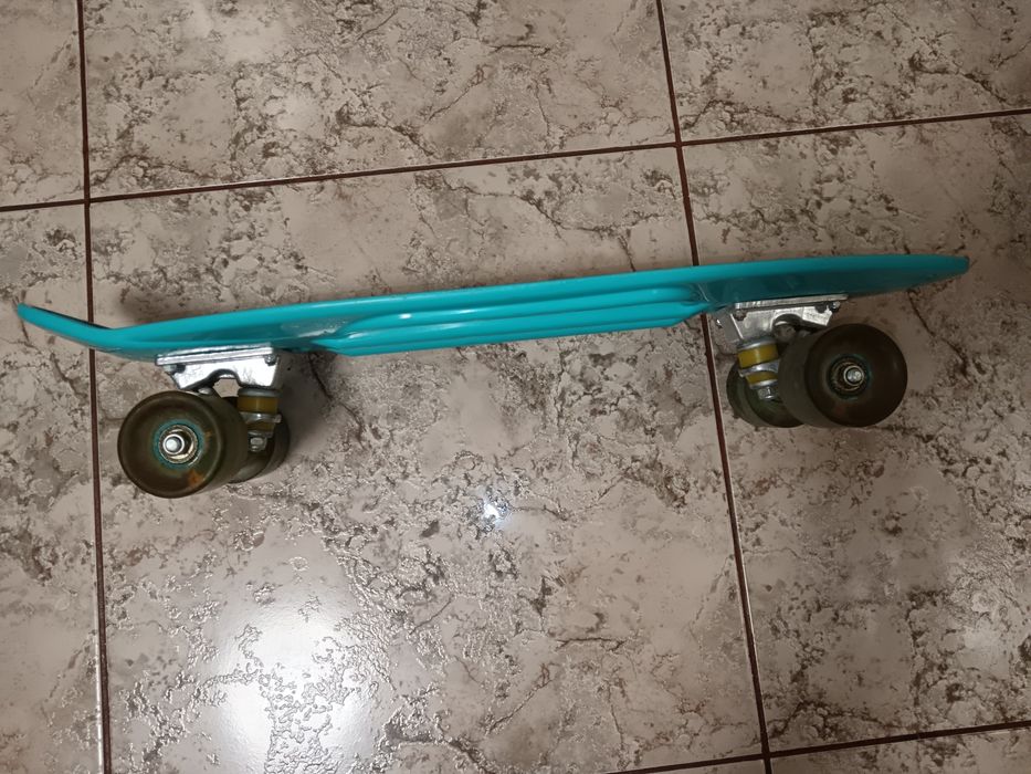De vânzare skateboard copii 4-8 ani cu lumini roți