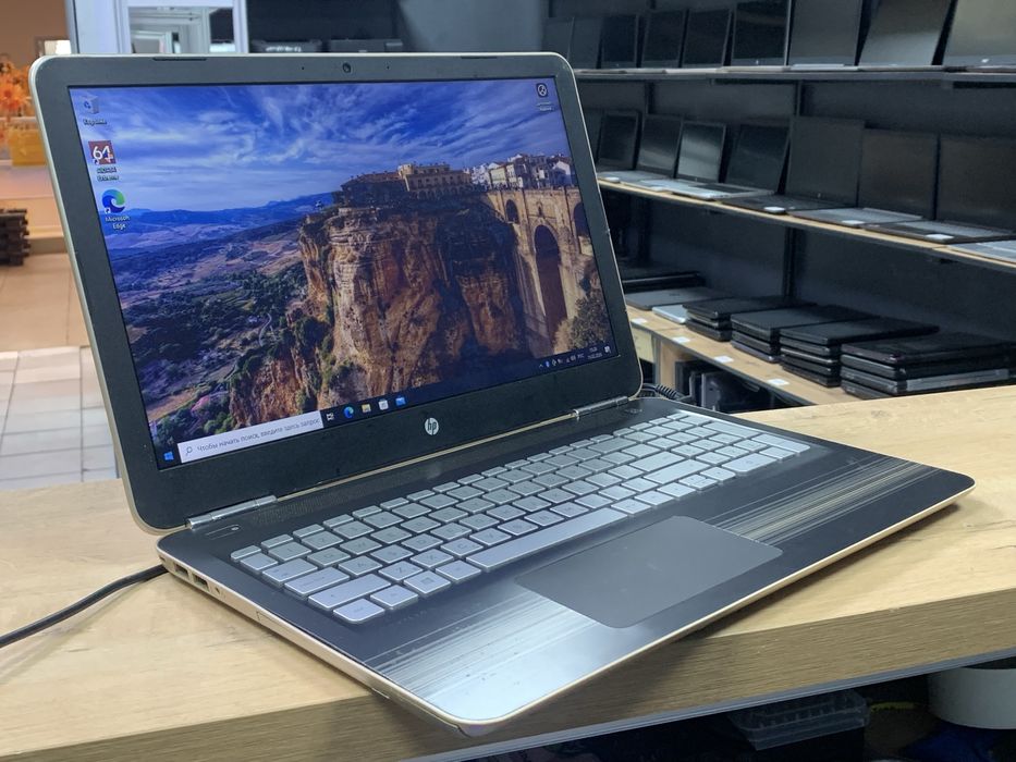 Ноутбук HP 15.6" i3-6100U 8GB RAM SSD 240GB GeForce 940M 2GB