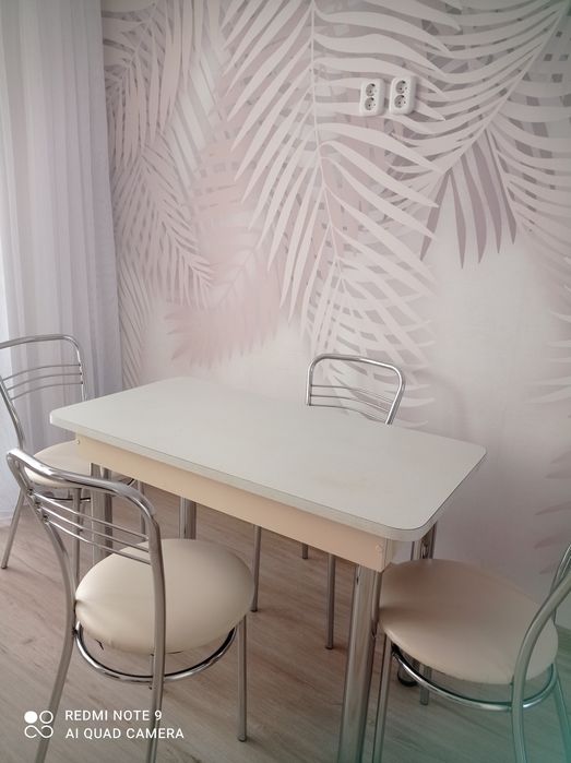 Срочно кухонный стол