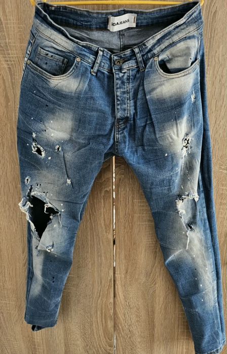 Дрехи в различни разцветки