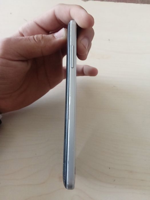 Samsung j2 core 400.000 so'm