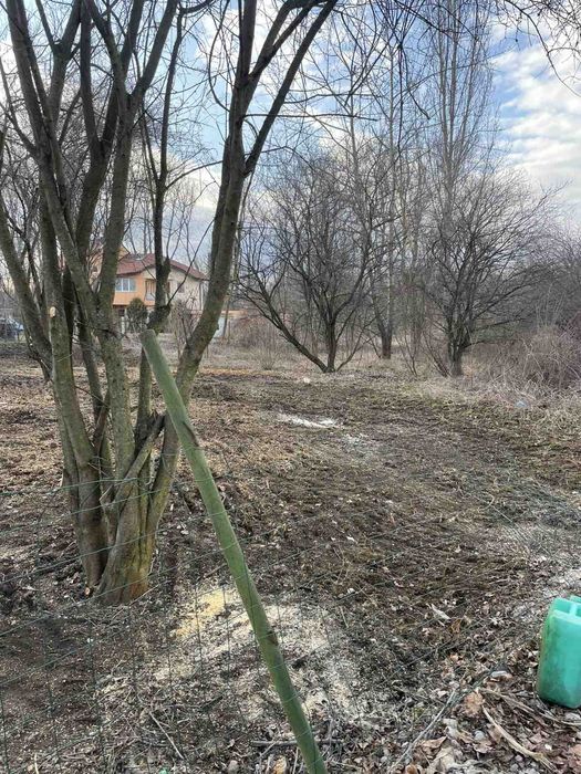 Почистване на парцели дворове и запустели имоти