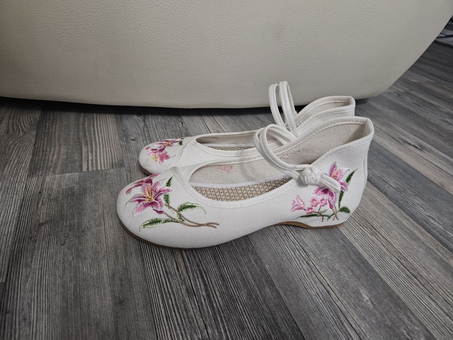 Pantofi de panza pentru copii, brodati, marimea 36