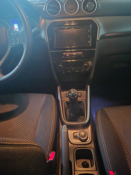 Suzuki Vitara 1.0 Boosterjet - varianta echipare Passion