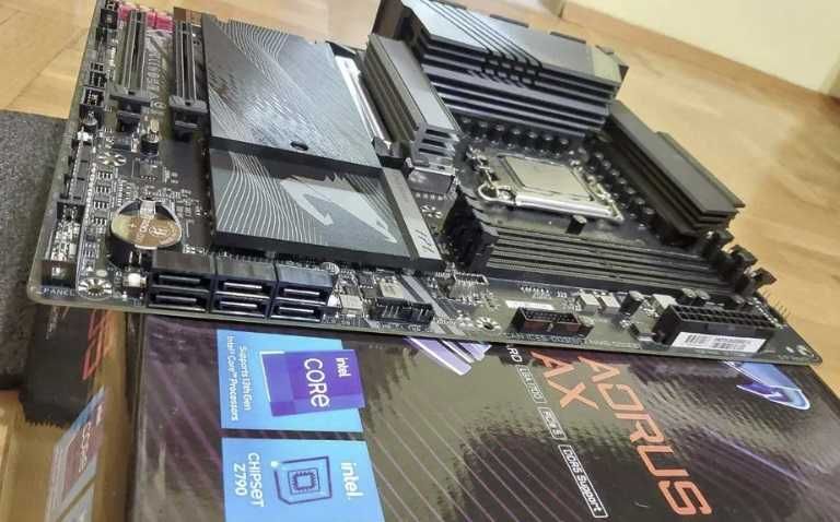 Intel Core i7 13700K + Gigabyte Z790 Aorus Elite AX Wi-Fi DDR5