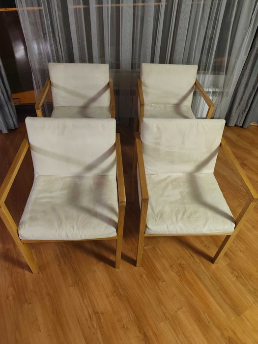 Трапезни столове от масивен дъб