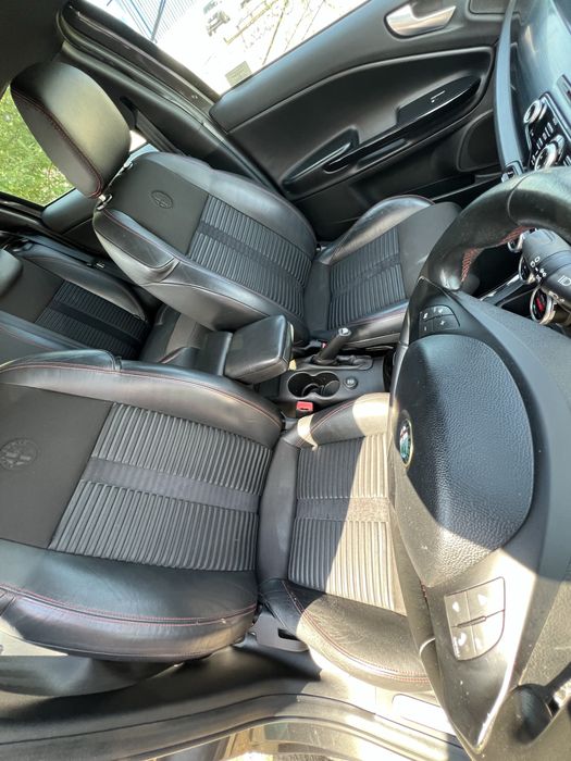 Alfa Romeo Giulietta 2.0 JTDM 140 CP – 2011 – Înmatriculată RO