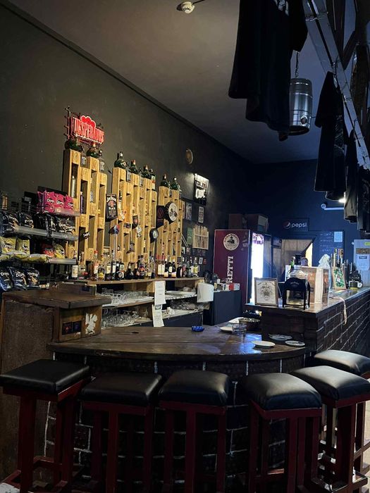 De închiriat spațiu comercial 250 m² – fost BAR pentru motocicliști