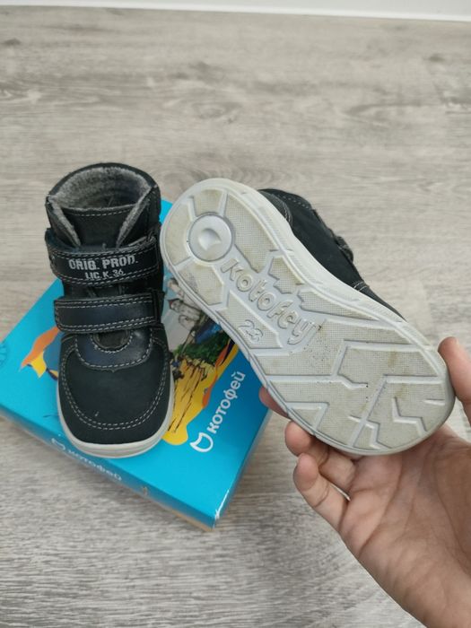 Продам детские ботинки