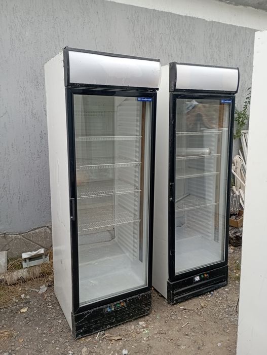 Холодильник витринный,с гаранти