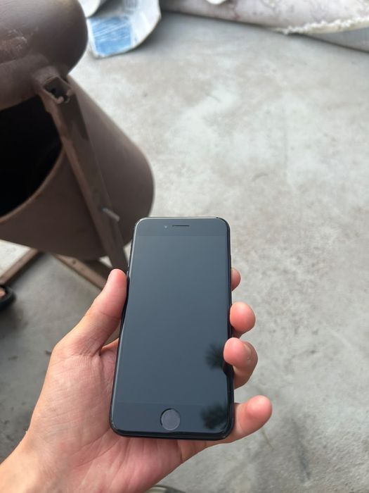 Продам iPhone SE 2020