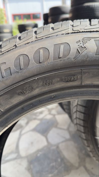 4бр. Зимни гуми 215/65/17 Goodyear dot25