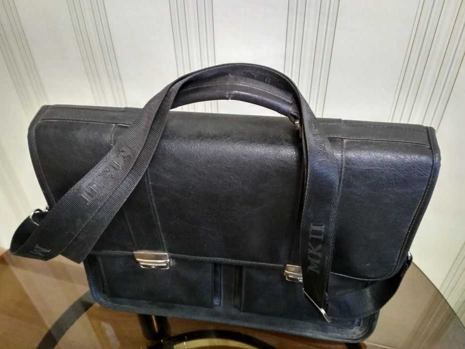 Портфель, кожаный с ремнём, в отличном состоянии!