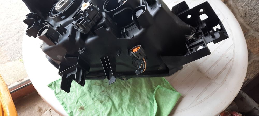 Фар ляв за мазда сх 3 оригинален.