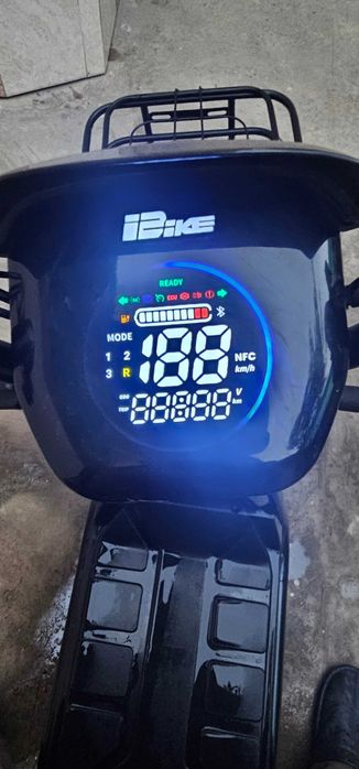 Мопет Hugo Motors