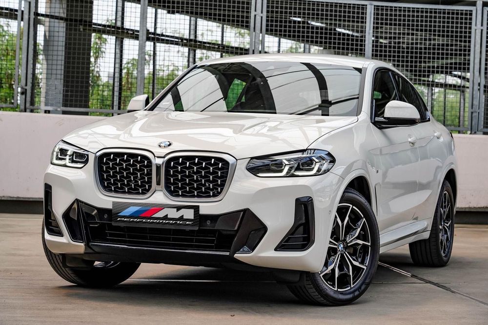 BMW X4 M Pachet / Camera / Ceasuri Plasma / Ambientale / Incalzire scaune