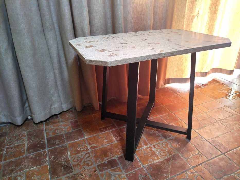 Столик кофейный лофт