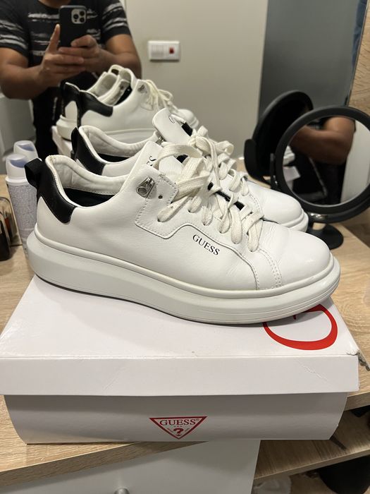 Кожени обувки Guess