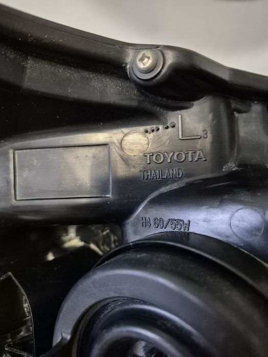 Фара на Toyota Hilux