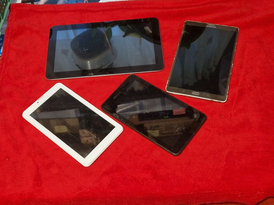 Tableta pentru piese sau colecție.  Pret pentru toate