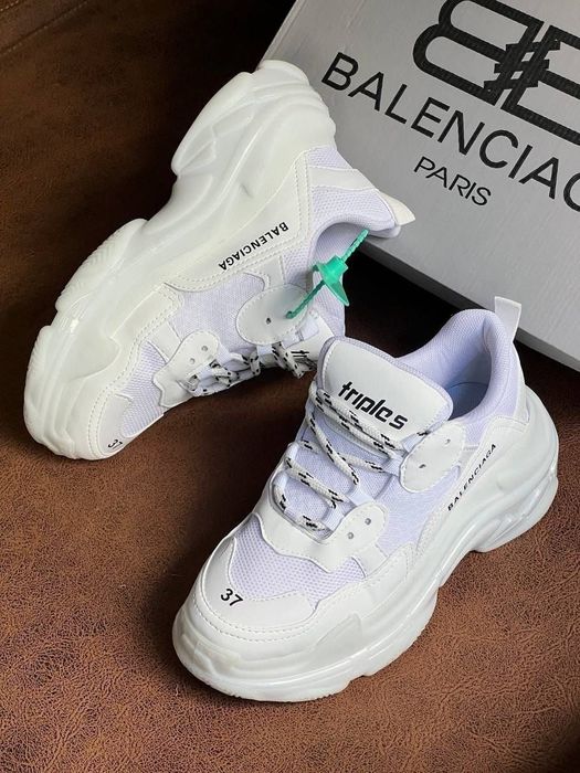 Balenciaga triple S.