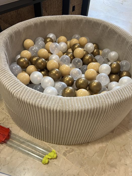Piscina uscata cu bile copii