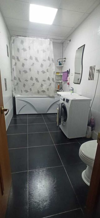 Продам 2х этажный  дом в жилом массиве  Дружба в городе