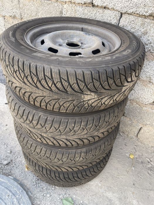 Продам шины с дисками R15