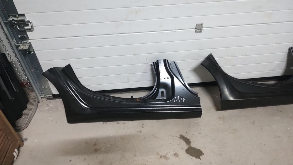 Prag dreapta Megan 4 Sedan , berlina