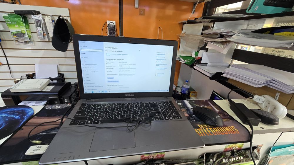 Notebook sotiladi Asus