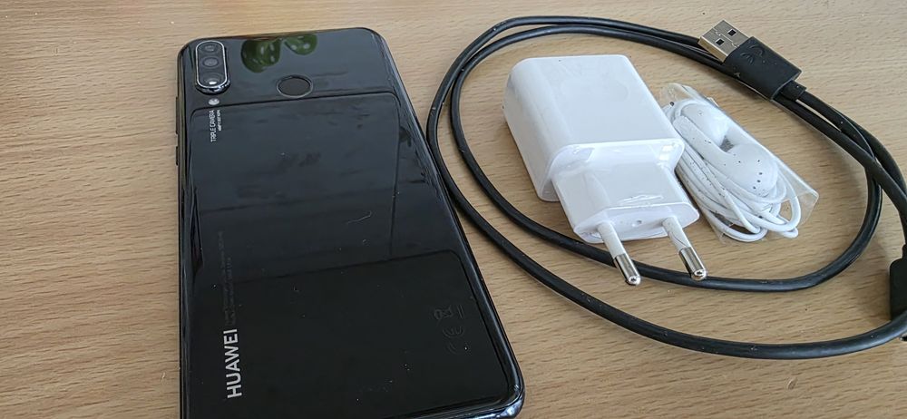 Телефон Huawei P30 lite