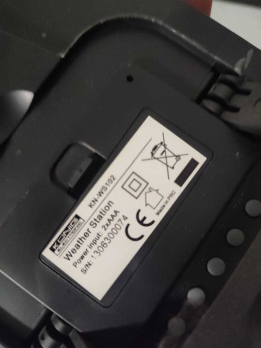 Метеостанция с часовник, влагометър и термометър