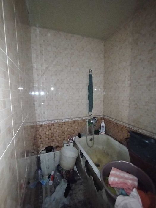 3х комнатная квартира на 1 этаже, Микрорайон (имеется свой гараж)