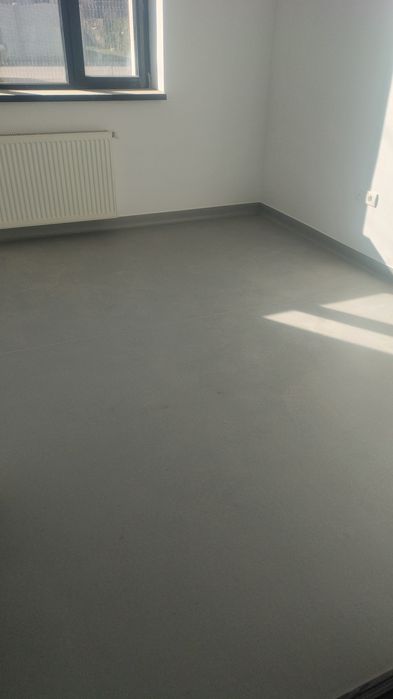 execut montaj de pardoseli