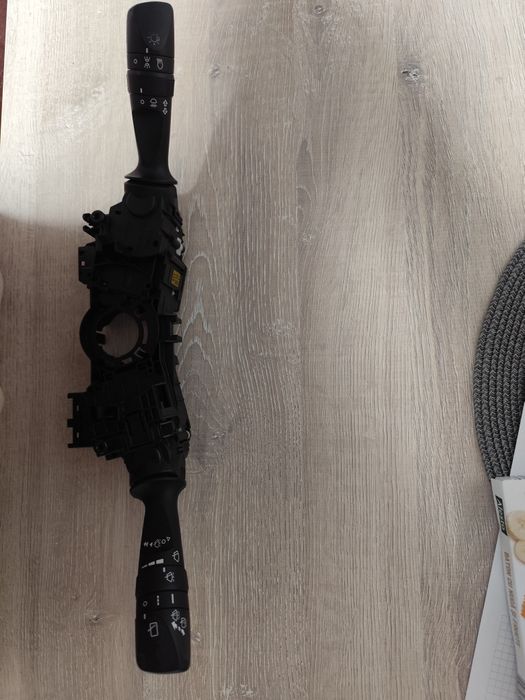 Manetă semnalizare Toyota auris 2015