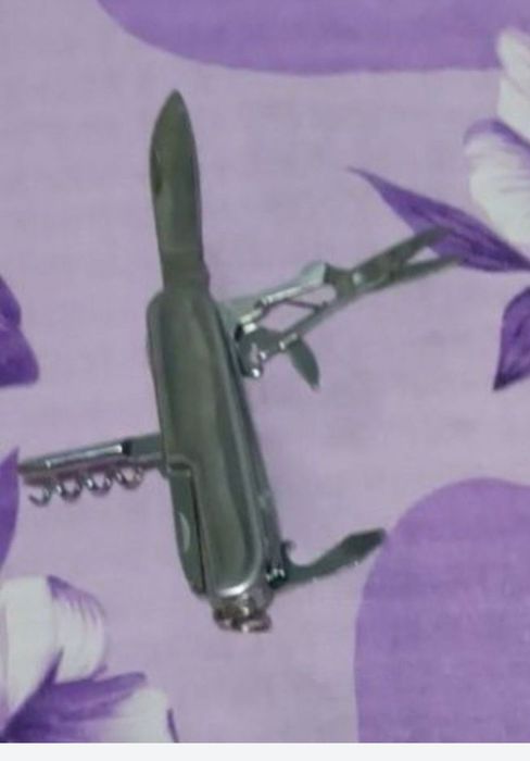 briceag multifunctional din inox si electrician