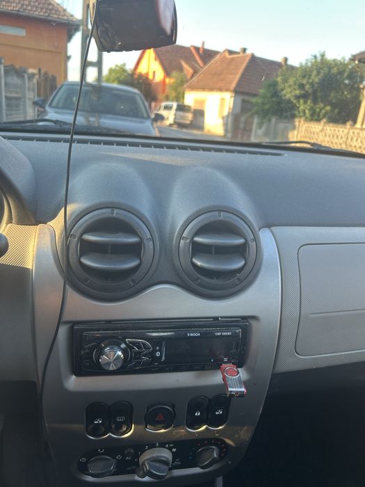 Vând Dacia Sandero 1.2 16V – Perfectă de Oraș și Drum Lung