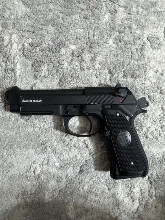 Airsoft KJ WORKS M9A1 bareta