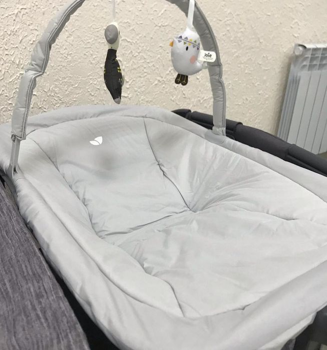 Кровать-манеж Joie