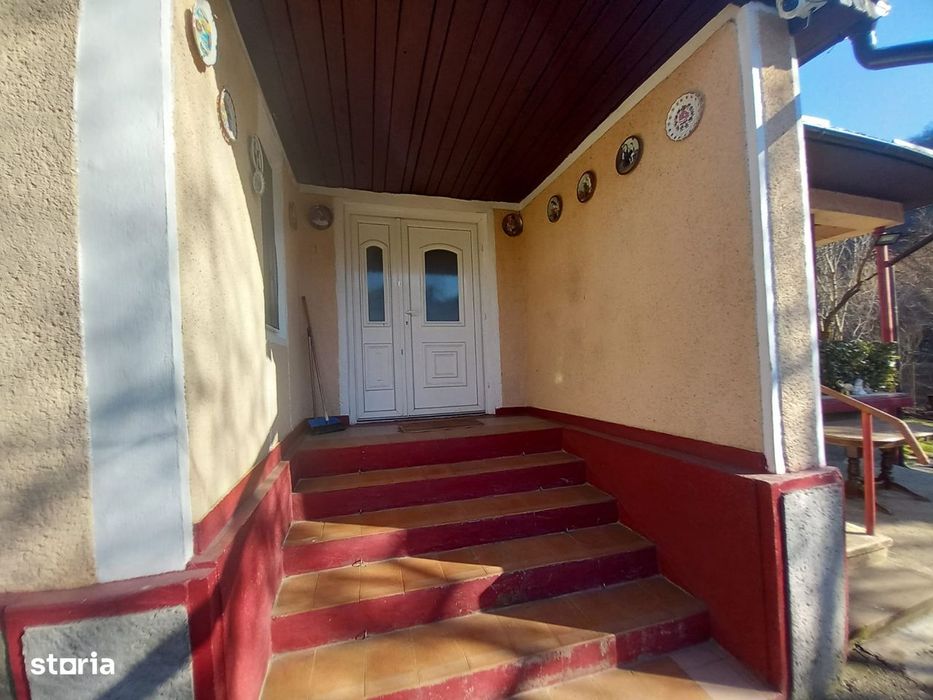 Ferneziu - str. 8 Martie, casa cu 3 camere si 450 mp teren!!