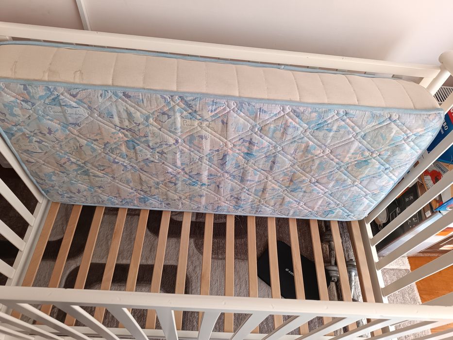 Продавам детско креватче с матрак 130/70, шкаф