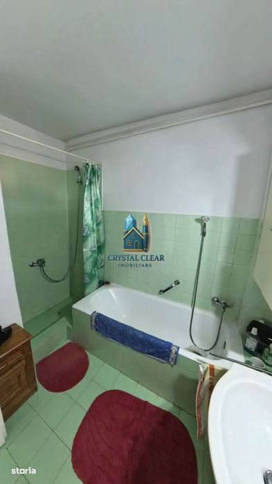 Două case în curte comună, 6 camere + 385 teren - zona semicentrală