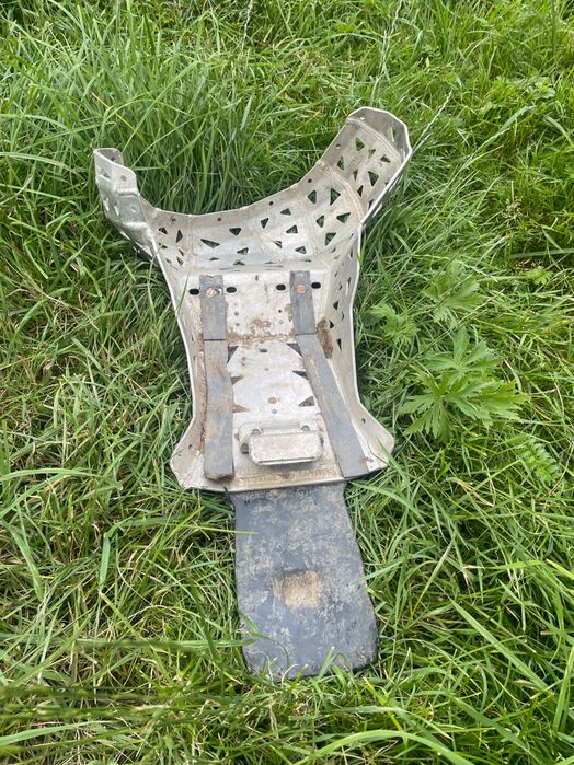 Vând scut aluminiu pentru motocicletă 2timpi!!