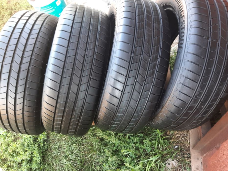 Продам шины 215/55/17 бриджистон